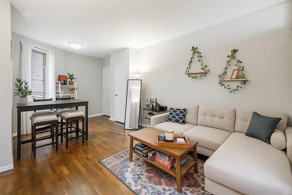 East 58th Street - Photo 4