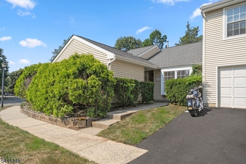 123 Harrow Dr - Photo 2