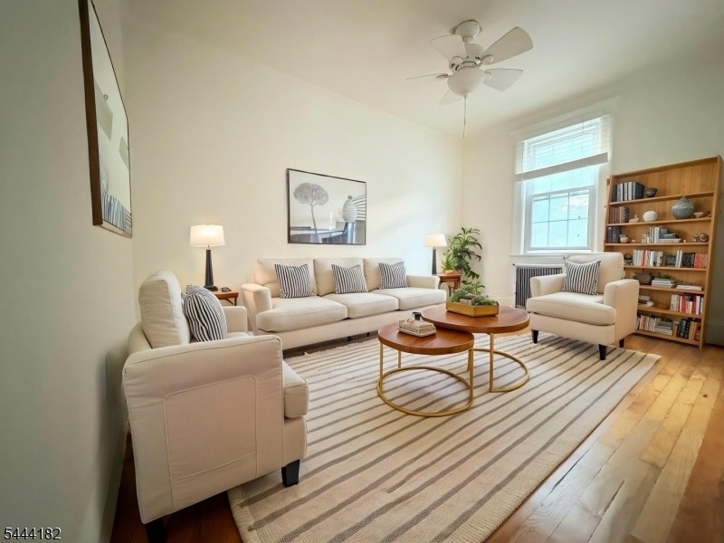 251 N 7th Ave - Photo 0