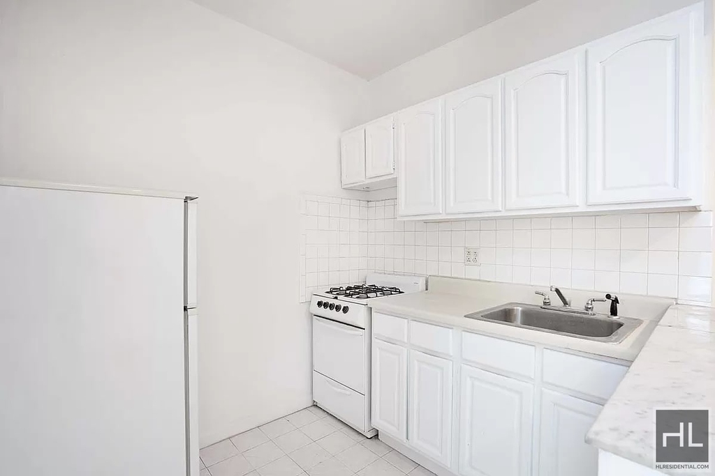 East 11th Street - Photo 2