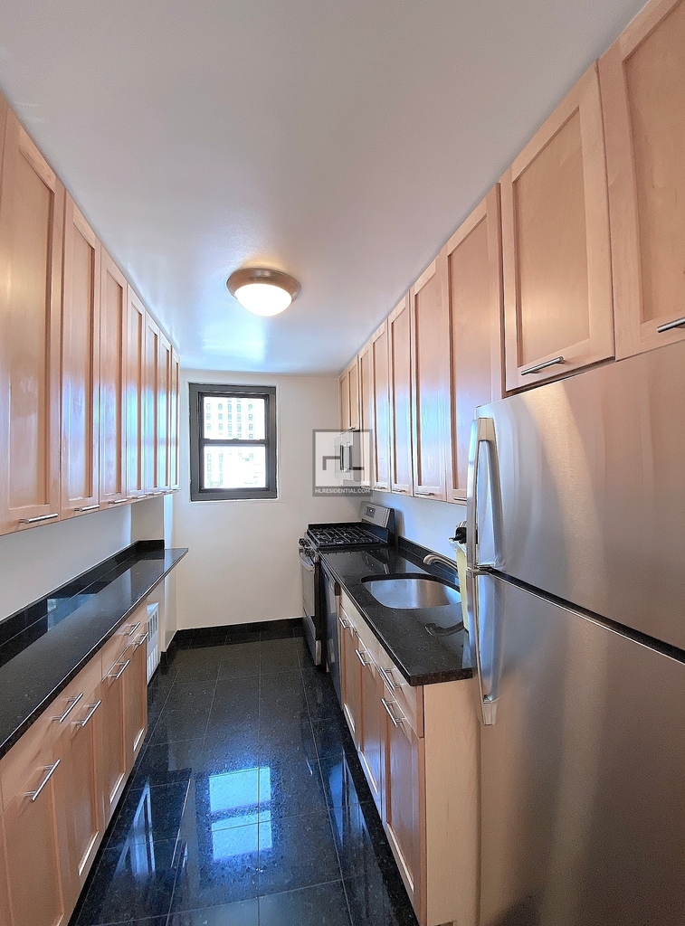 East 49th Street - Photo 1