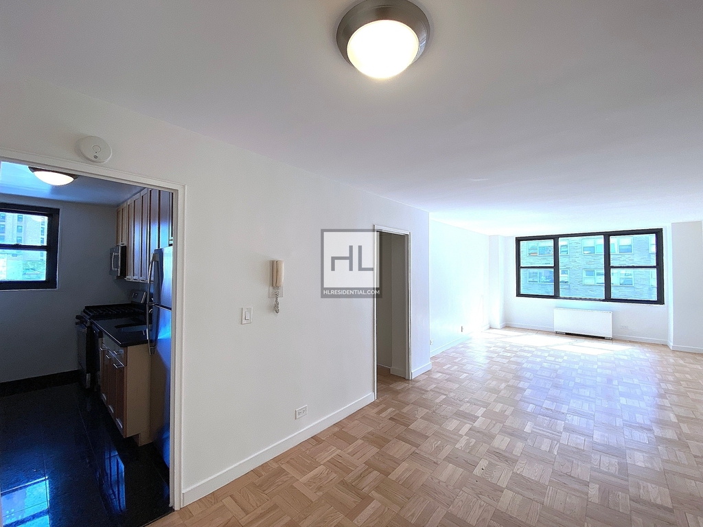 East 49th Street - Photo 0