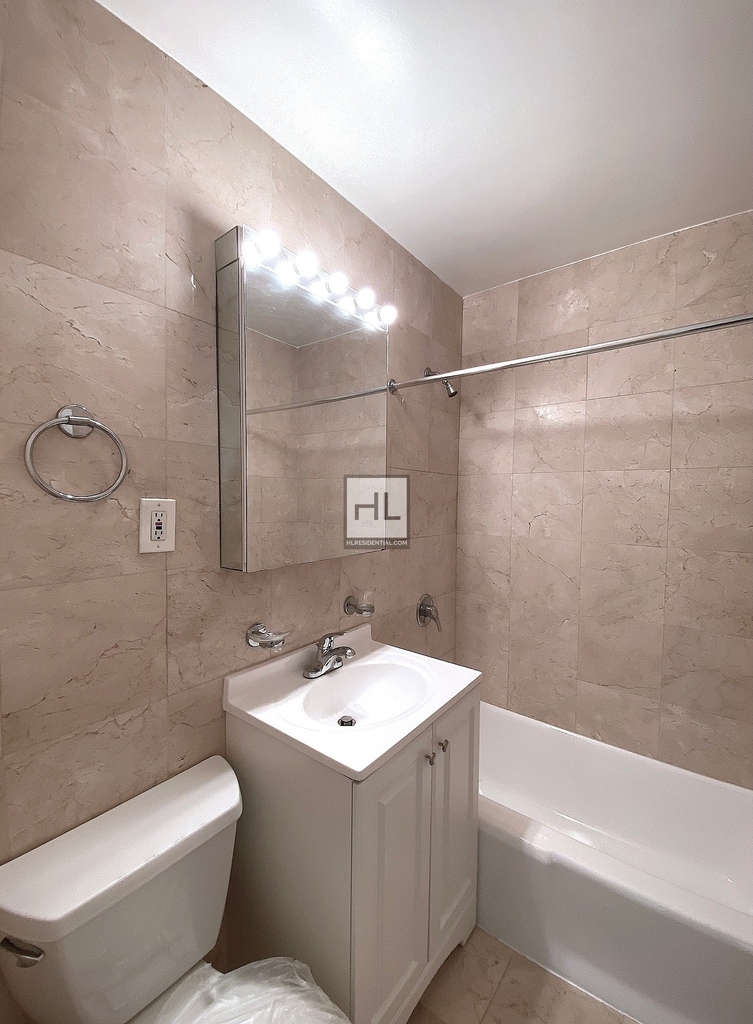 East 49th Street - Photo 4