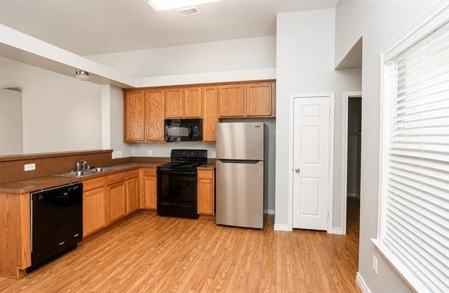8826 Tucker Street - Photo 3