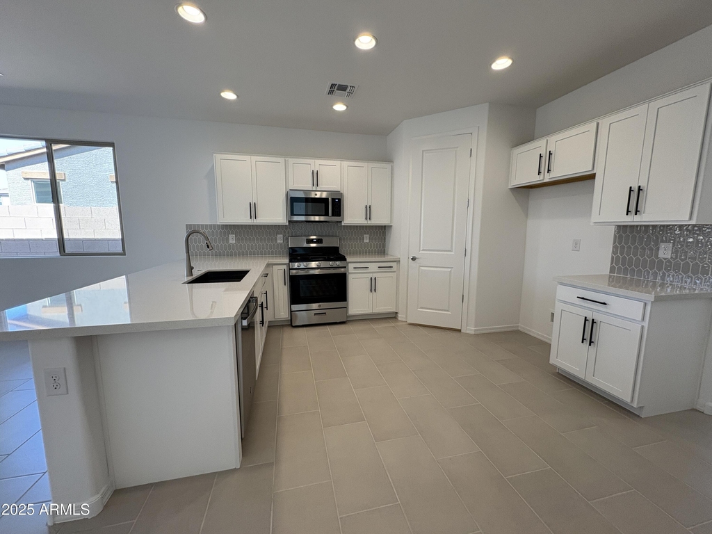 17613 W Georgia Avenue - Photo 10