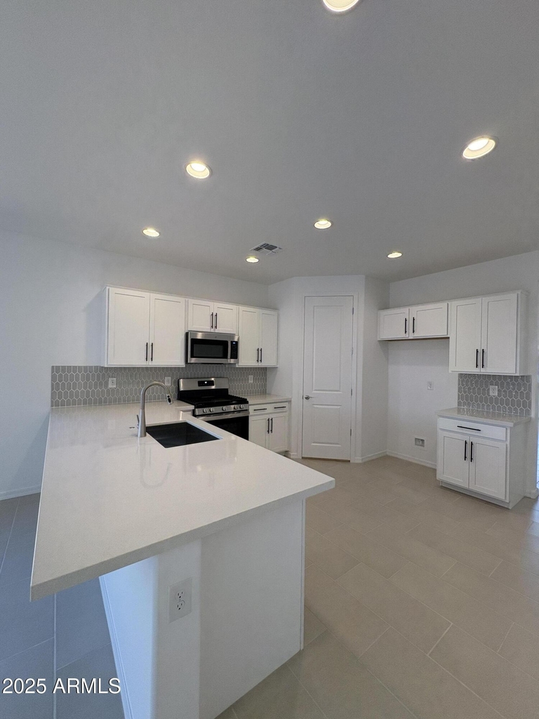 17613 W Georgia Avenue - Photo 12