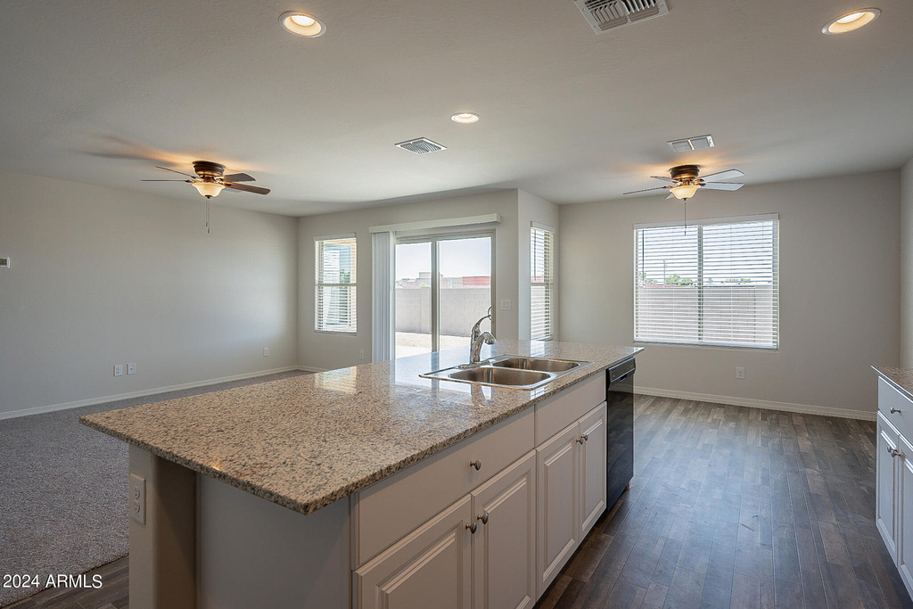 809 W Raymond Street - Photo 14