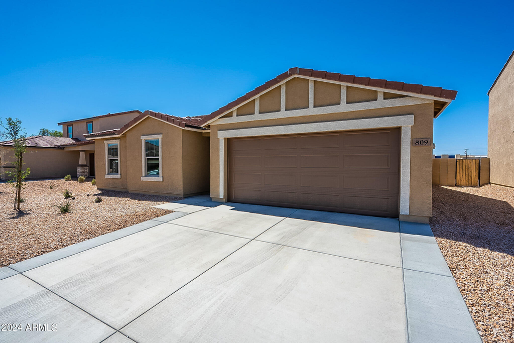 809 W Raymond Street - Photo 0