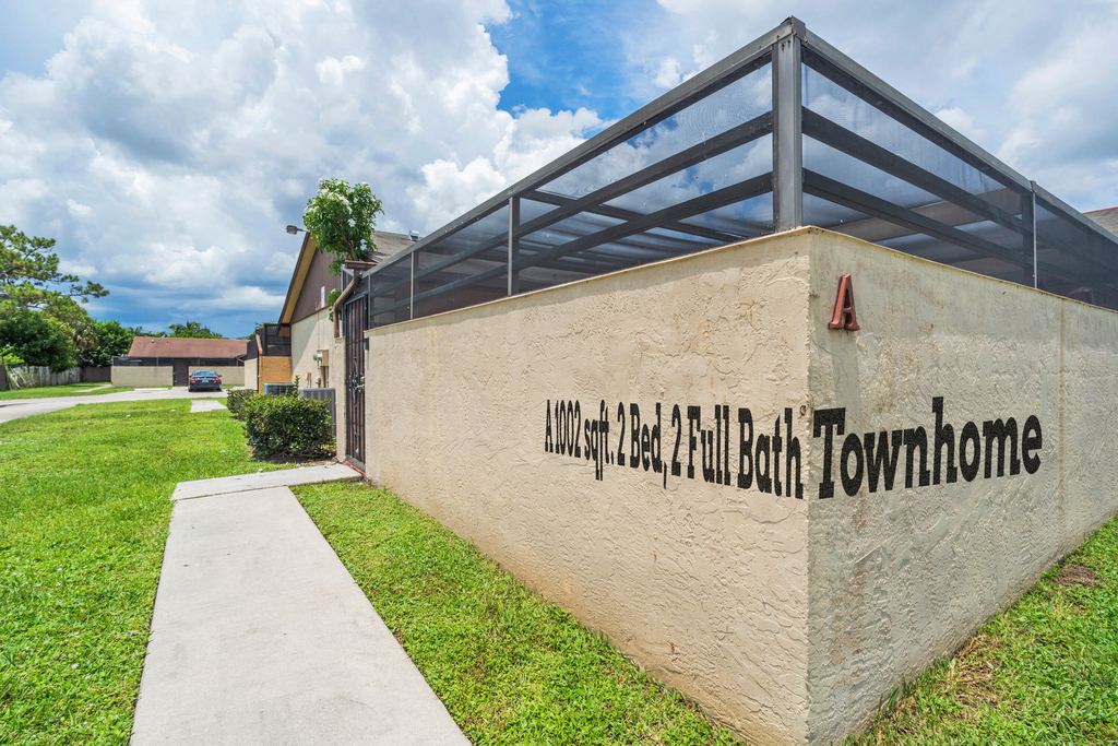 4757 Sunny Palm Circle - Photo 1