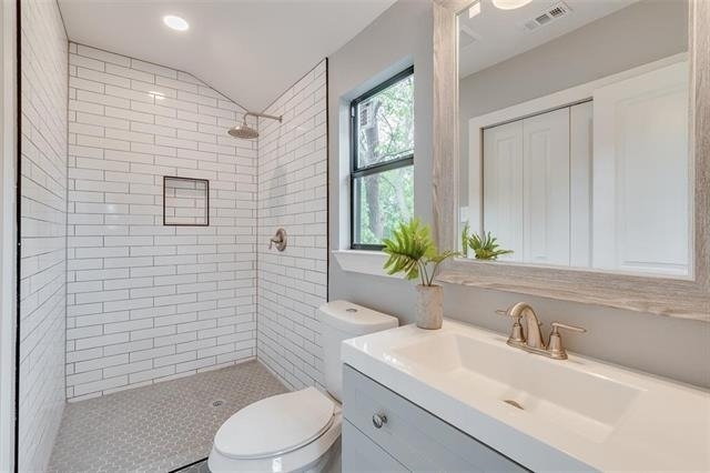 2124 Tisinger Avenue - Photo 10