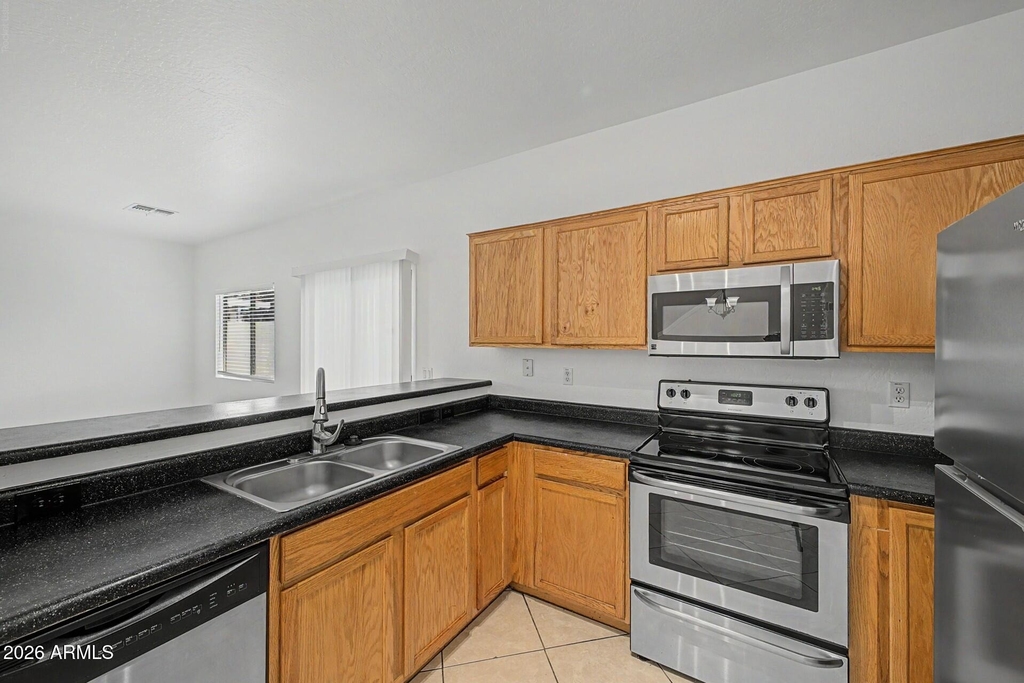 7027 W Lincoln Street - Photo 7