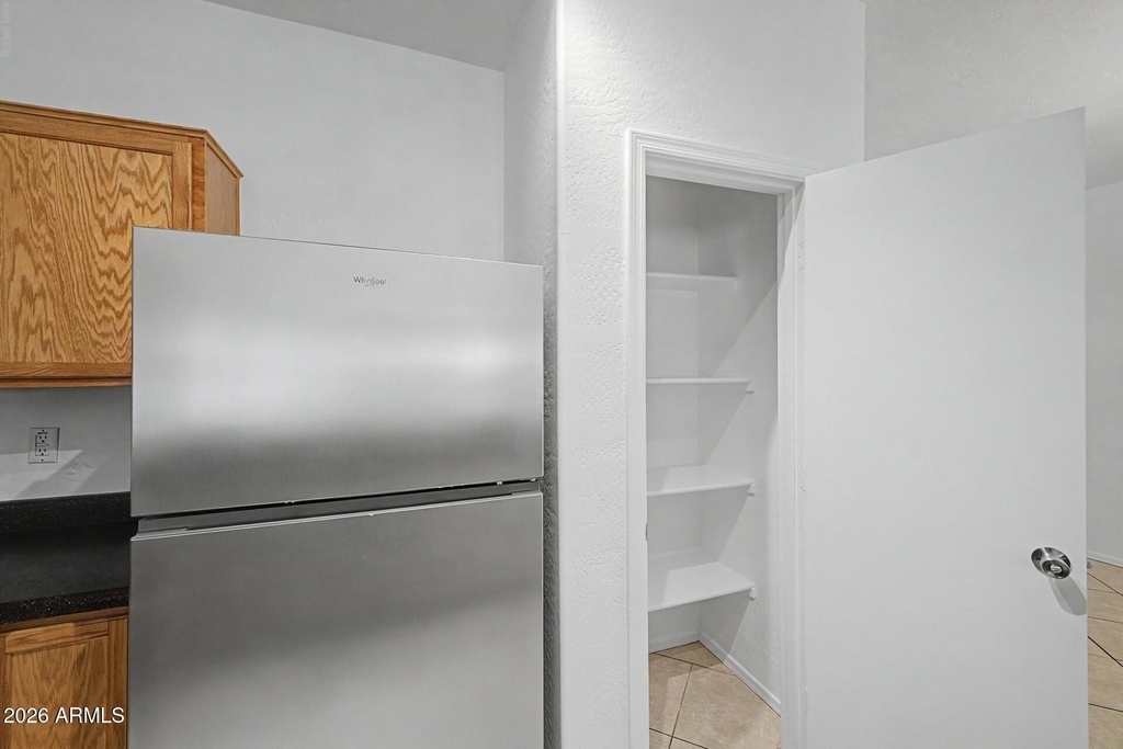 7027 W Lincoln Street - Photo 8