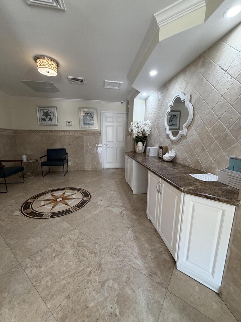 1160 Hillsboro Mile - Photo 32
