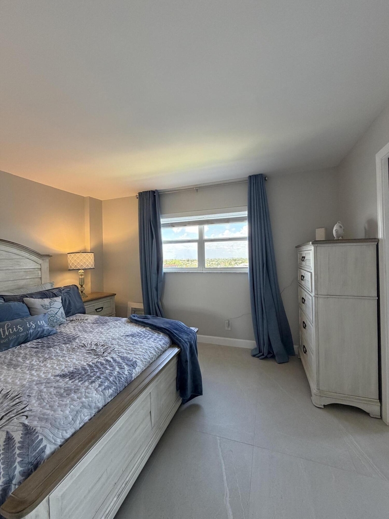 1160 Hillsboro Mile - Photo 17