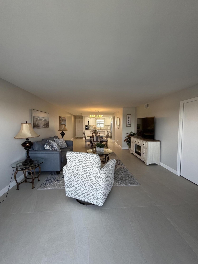 1160 Hillsboro Mile - Photo 10