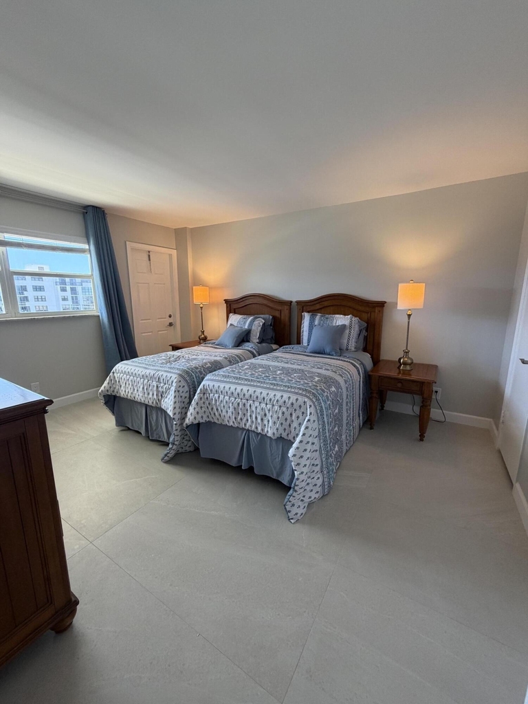 1160 Hillsboro Mile - Photo 22