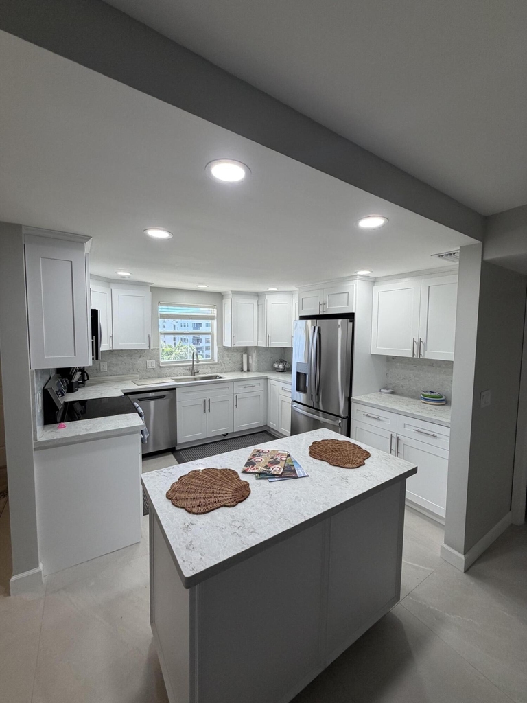 1160 Hillsboro Mile - Photo 6