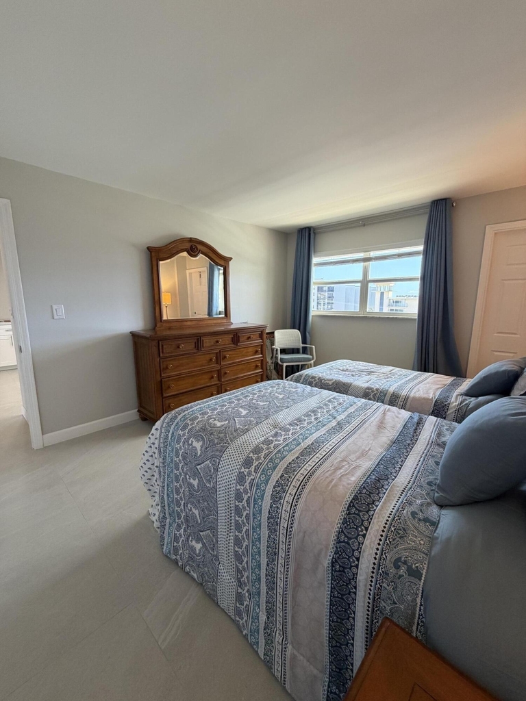 1160 Hillsboro Mile - Photo 21
