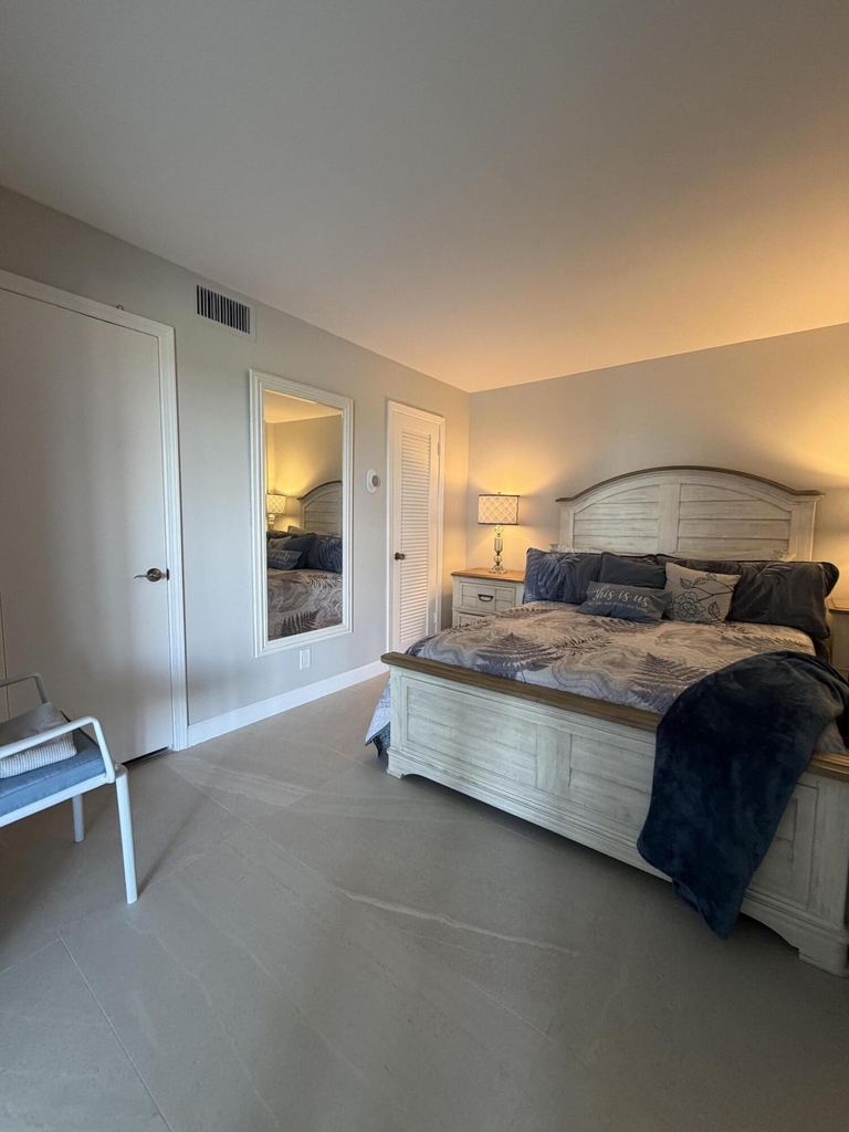 1160 Hillsboro Mile - Photo 18