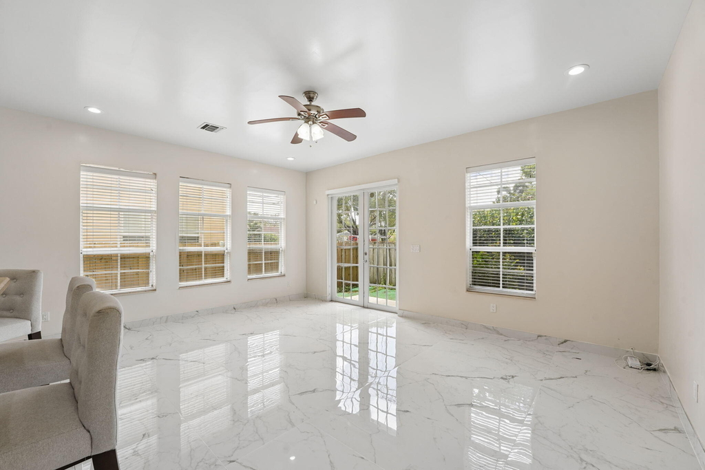 819 Sw 7th Avenue - Photo 2