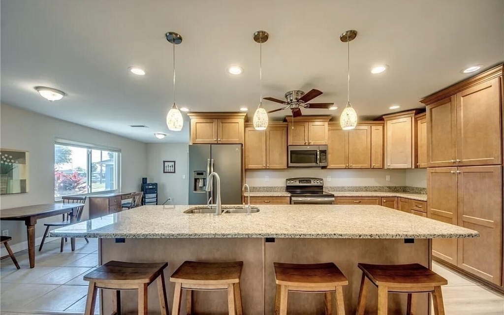 4425 Se 13th Avenue - Photo 1