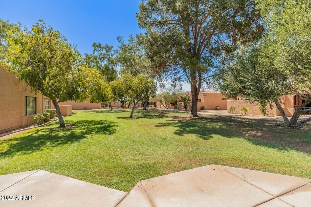 8940 W Olive Avenue - Photo 9