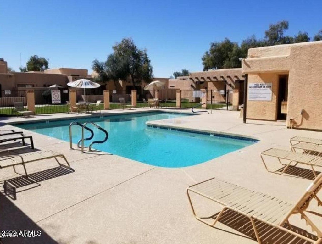 8940 W Olive Avenue - Photo 2
