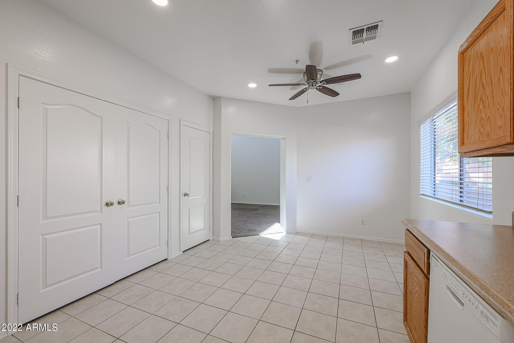 8940 W Olive Avenue - Photo 6