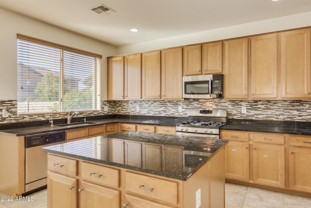 5733 W Plum Road - Photo 9