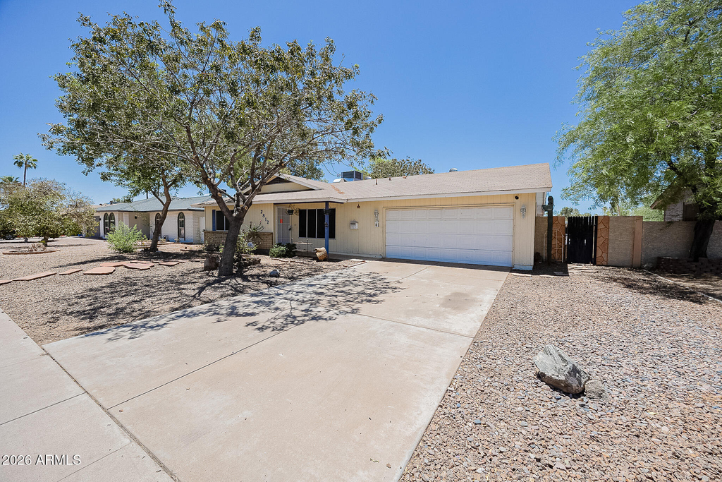 2812 S Cottonwood Drive - Photo 0