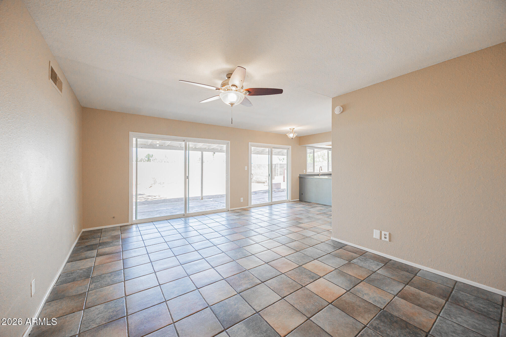 2812 S Cottonwood Drive - Photo 6