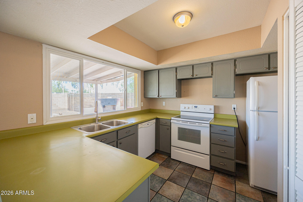 2812 S Cottonwood Drive - Photo 10
