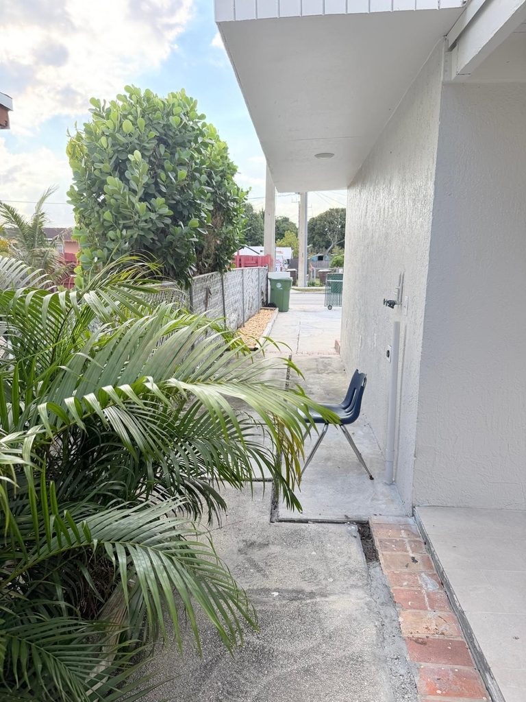 1390 W 37th Street - Photo 12