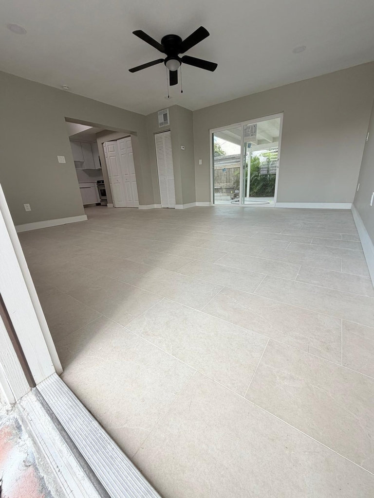 1390 W 37th Street - Photo 6