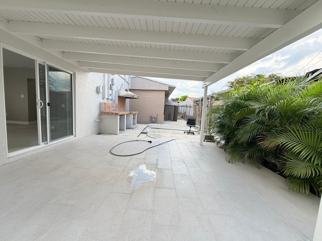 1390 W 37th Street - Photo 11