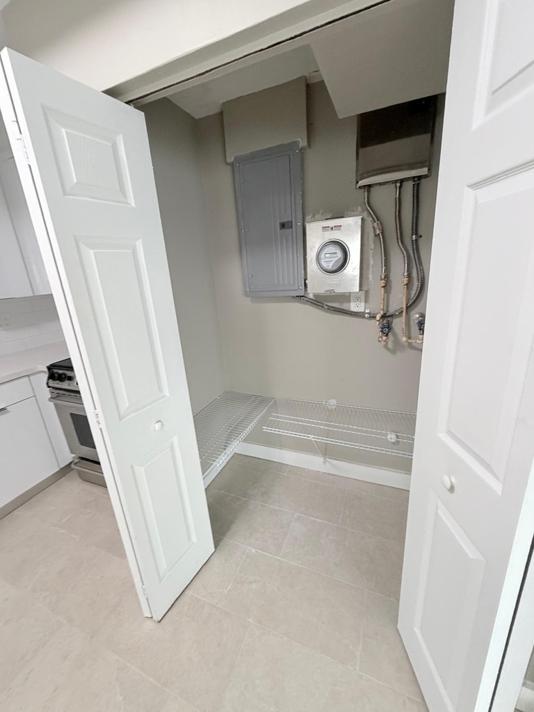 1390 W 37th Street - Photo 10