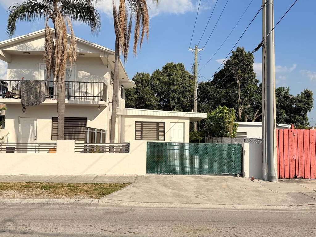 1390 W 37th Street - Photo 0
