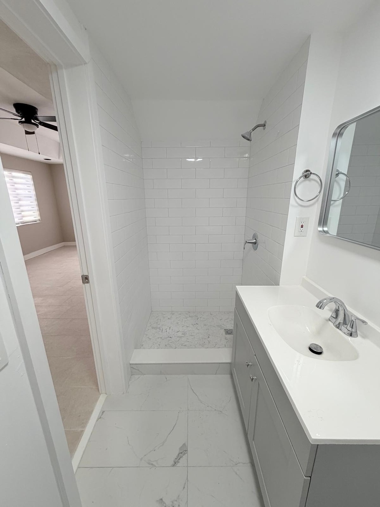 1390 W 37th Street - Photo 8