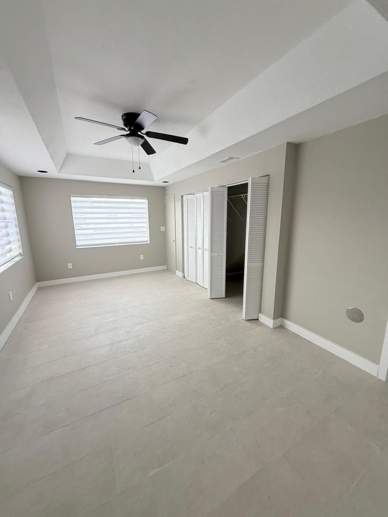 1390 W 37th Street - Photo 5
