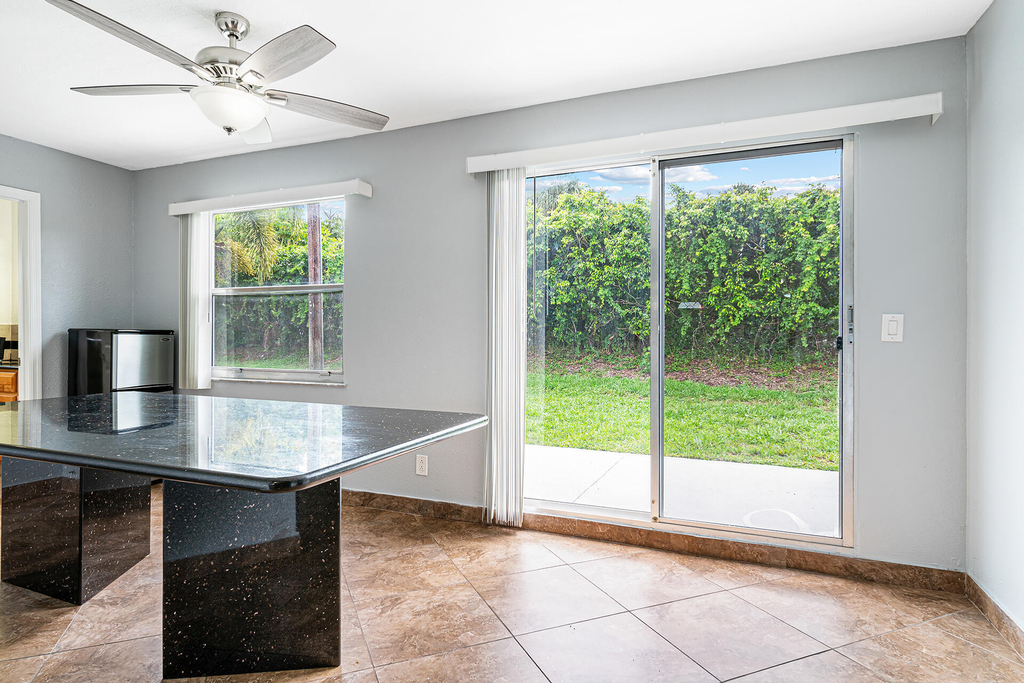 2722 Peer Lane - Photo 2