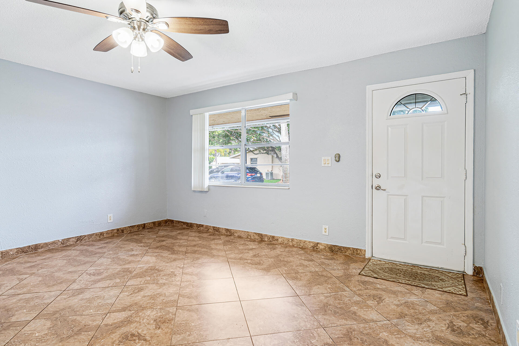 2722 Peer Lane - Photo 5