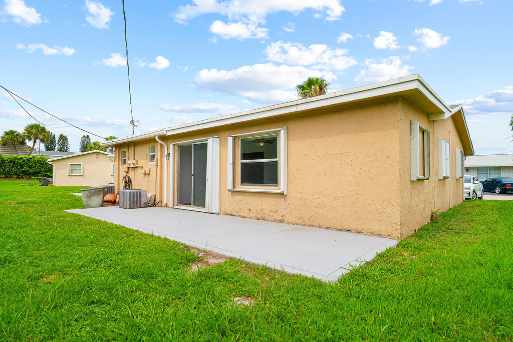 2722 Peer Lane - Photo 14