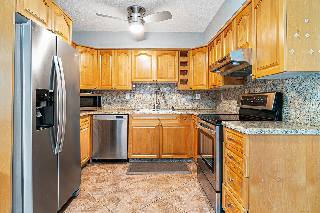 2722 Peer Lane - Photo 0