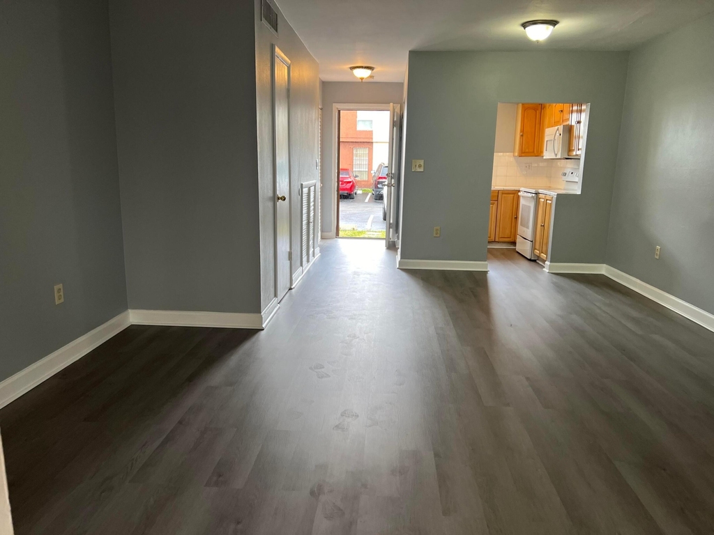 20 Sw 108th Avenue - Photo 2