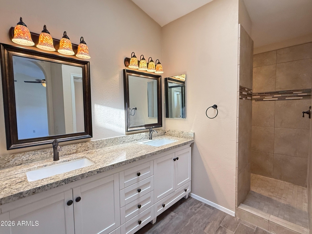 1211 E Drake Drive - Photo 15