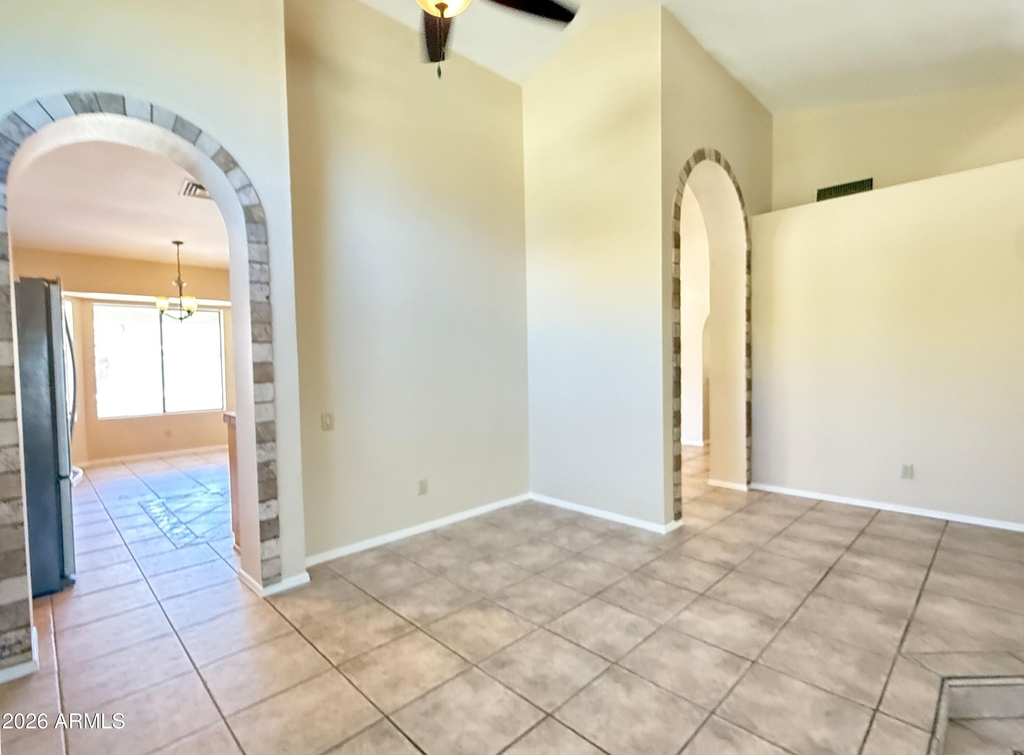 1211 E Drake Drive - Photo 4