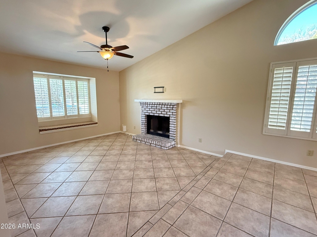 1211 E Drake Drive - Photo 2