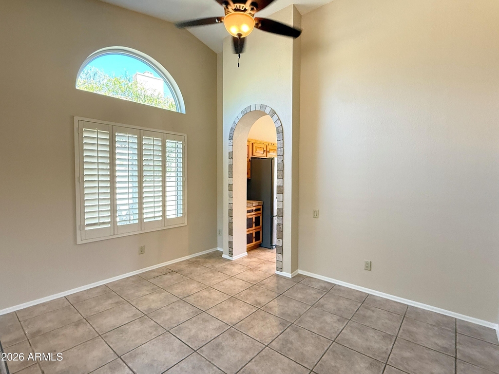 1211 E Drake Drive - Photo 5
