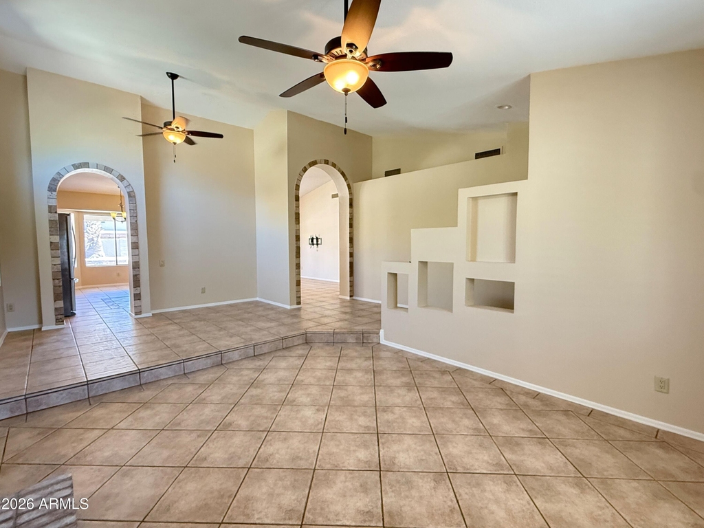 1211 E Drake Drive - Photo 3