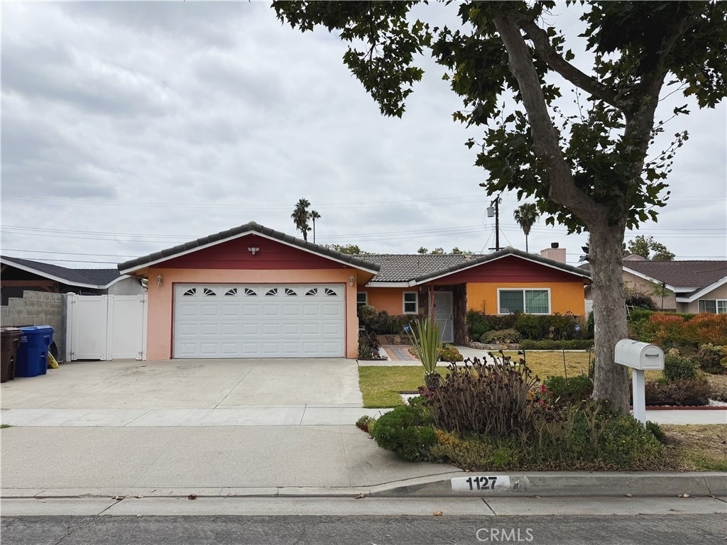 1127 S Nantes Avenue - Photo 0